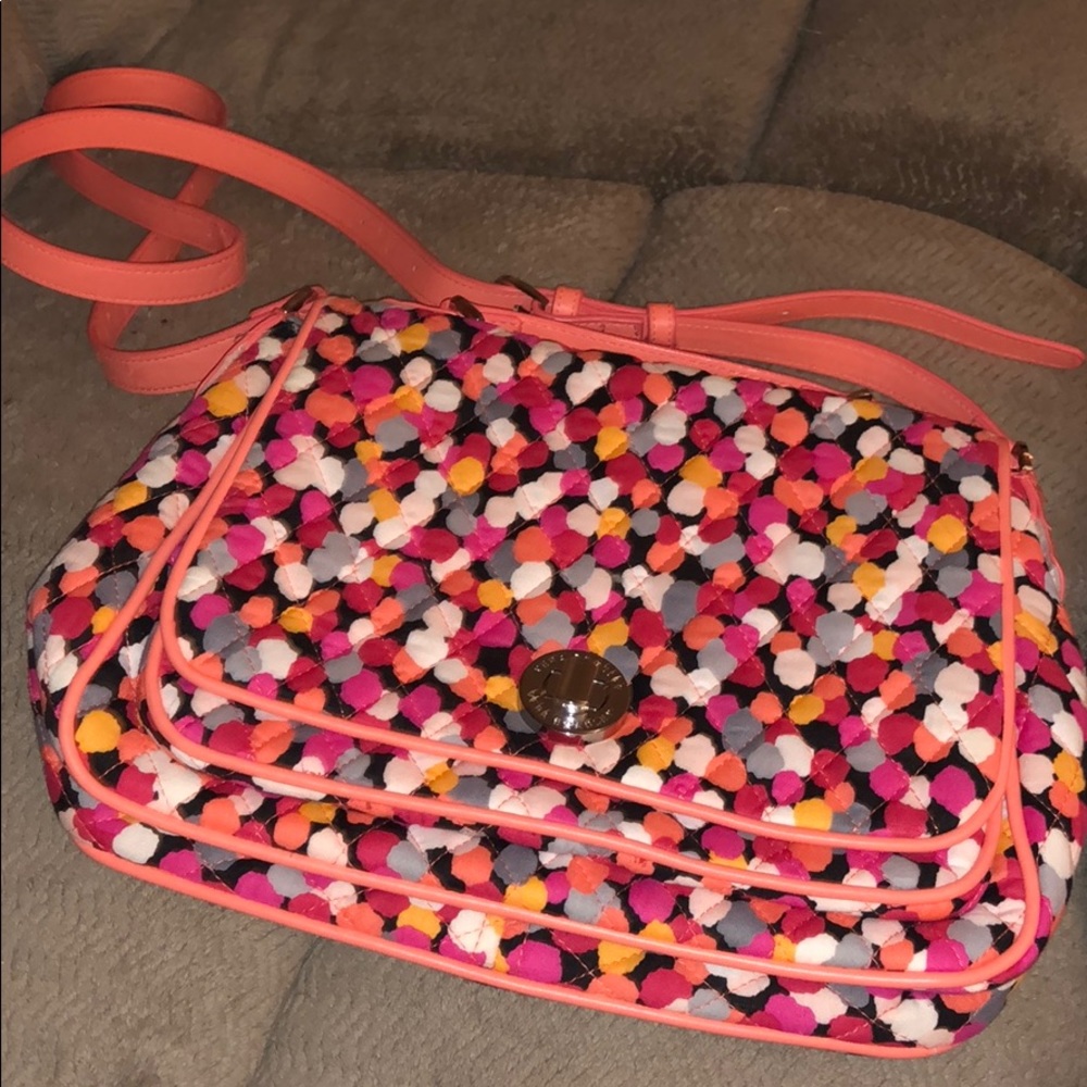Turn lock crossbody